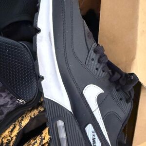 Nike Air Max Men's Black and White Sneakers